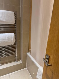 Il bagno basic della prima stanza