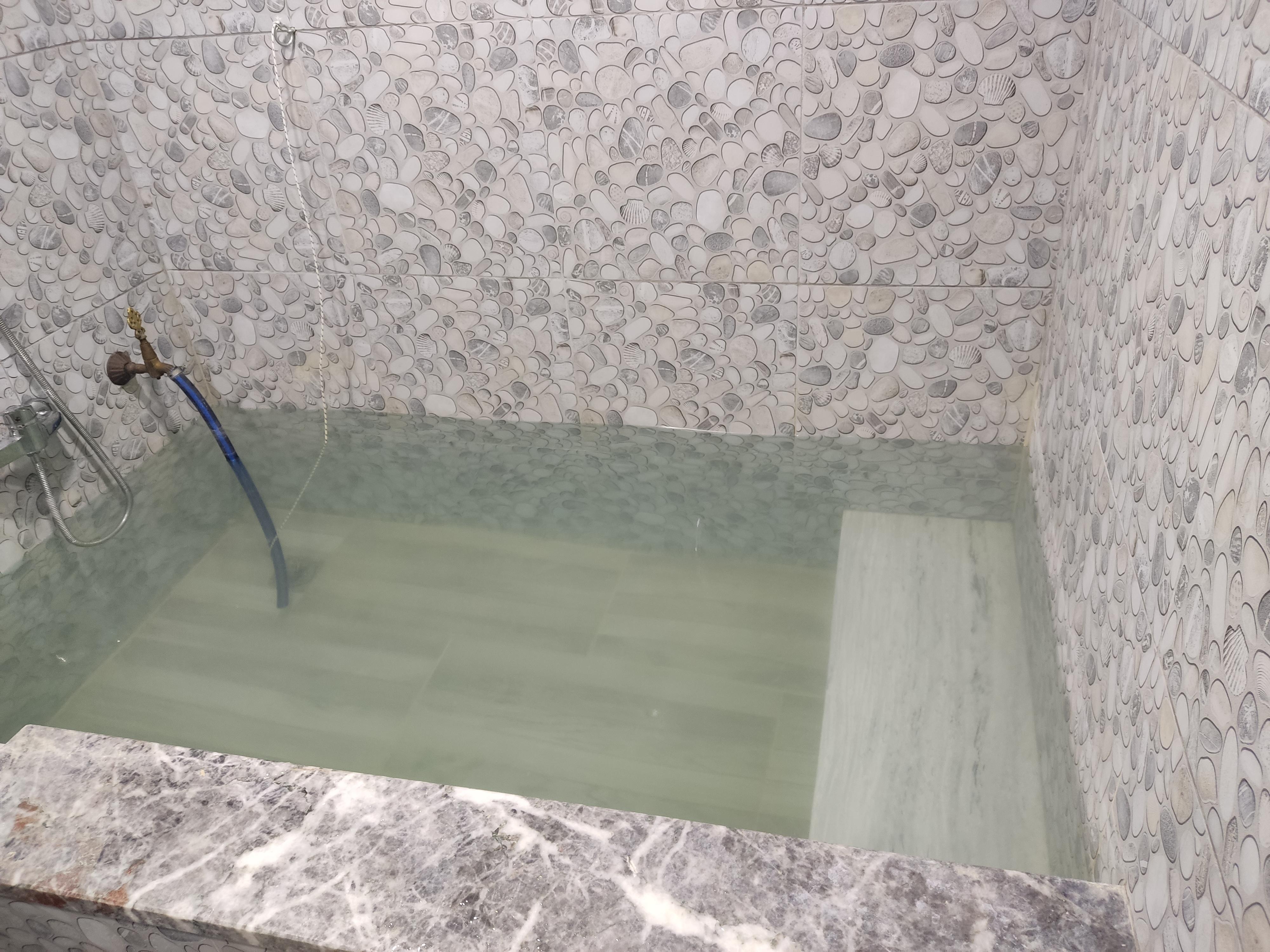 Su 60 derece giderseniz hemen yarısına kadar doldurun soğumasını bekleyin geç soğuyor