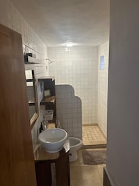 Attached bathroom to the double/twin bedroom that also has an entrance from the hallway