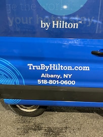 Fast & easy shuttle to/from airport.