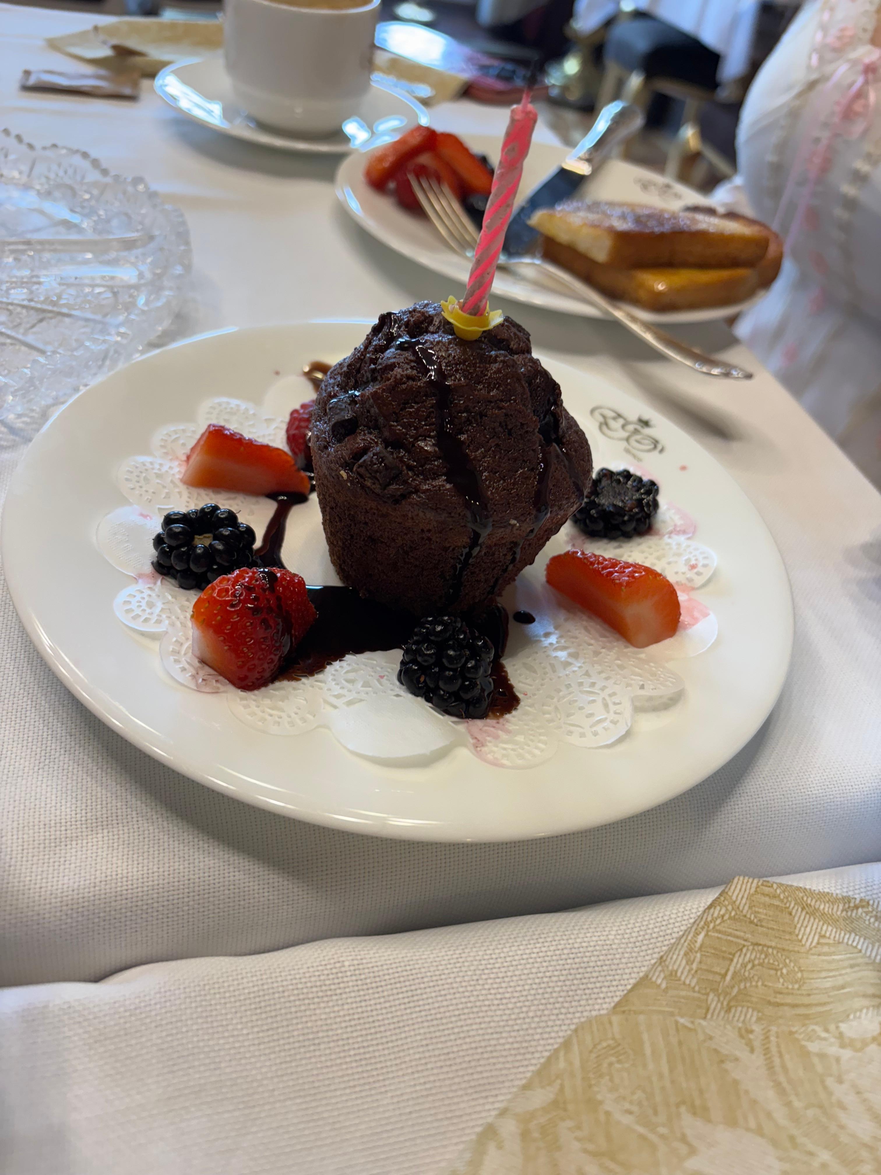 The staff brought a cake to our daughter and sang happy birthday to her! 🤩 
