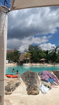 Súper agusto , hotel muy bonito, limpio y muy buena atención.