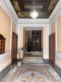 View of secondary doorway in entryway