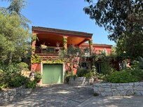 Villa, aus der Sicht des Autos. =)