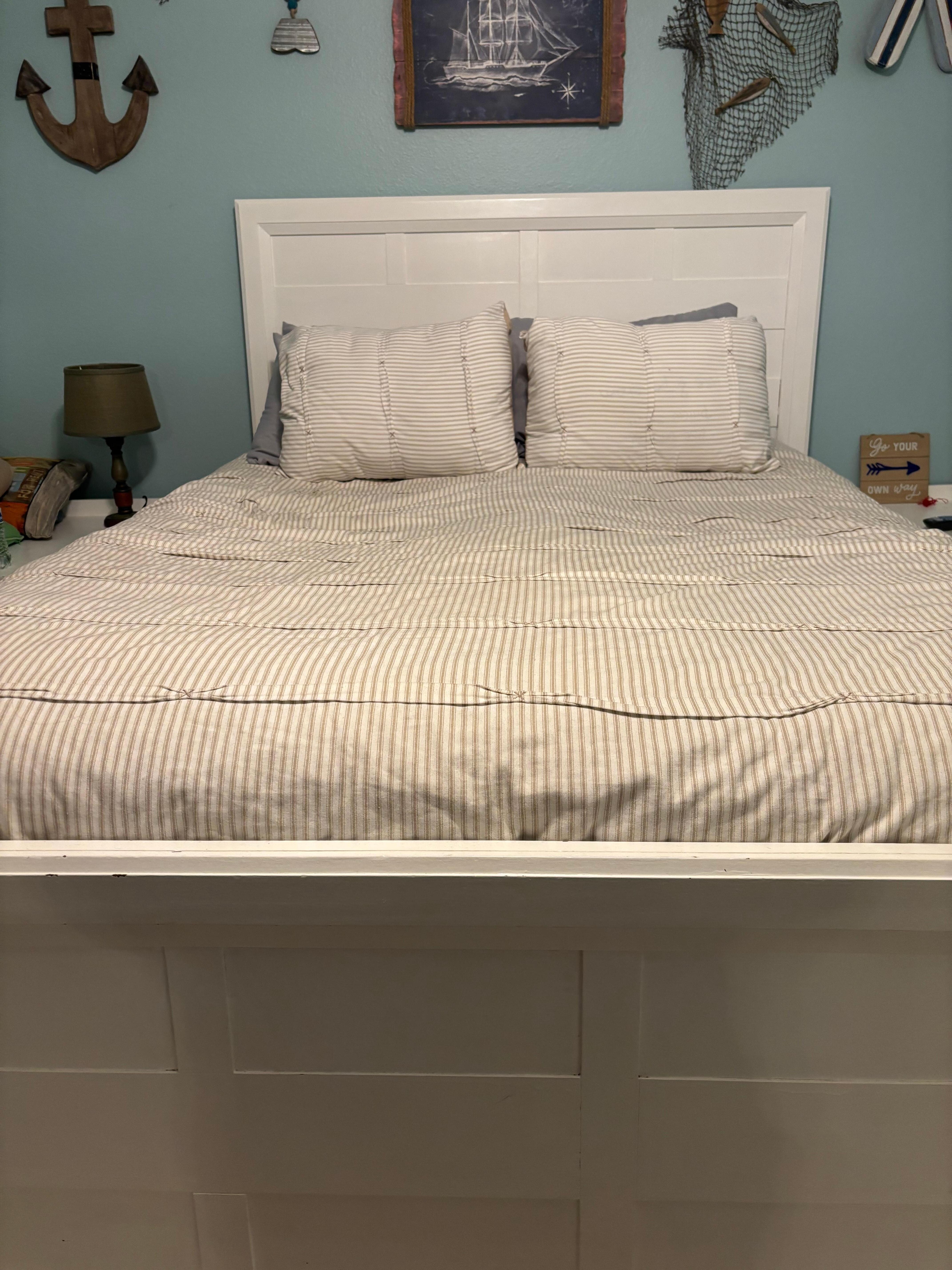 Dip in bed somewhat shown the best I could in pictures. 