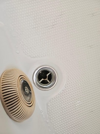 Broken jacuzzi tub drain negating the selling point of having a personal jacuzzi