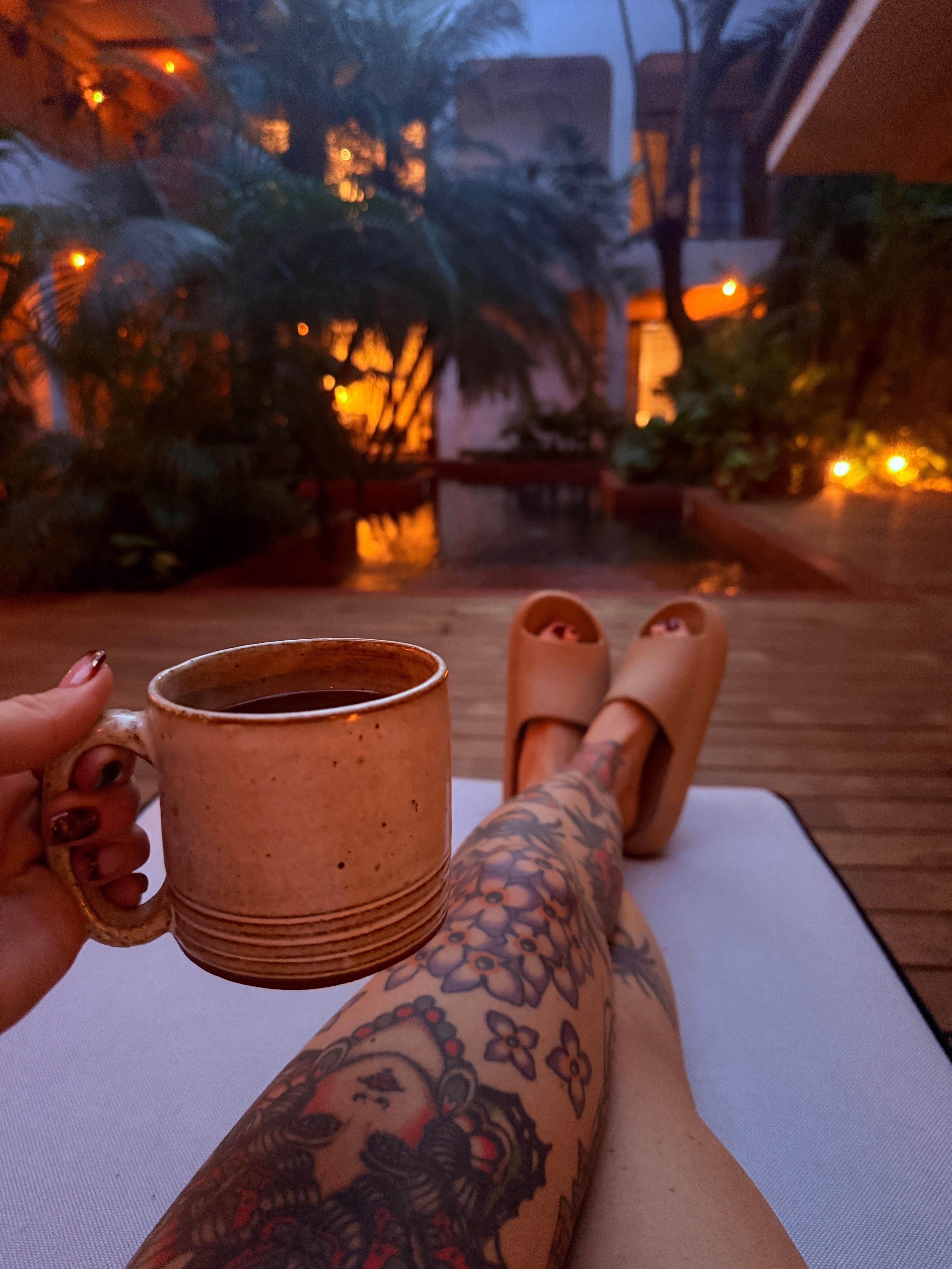 Pool side with a coffee and the morning glow at the sendero 