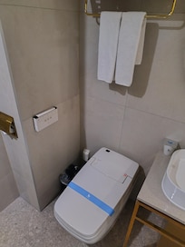 トイレはシャワートイレ