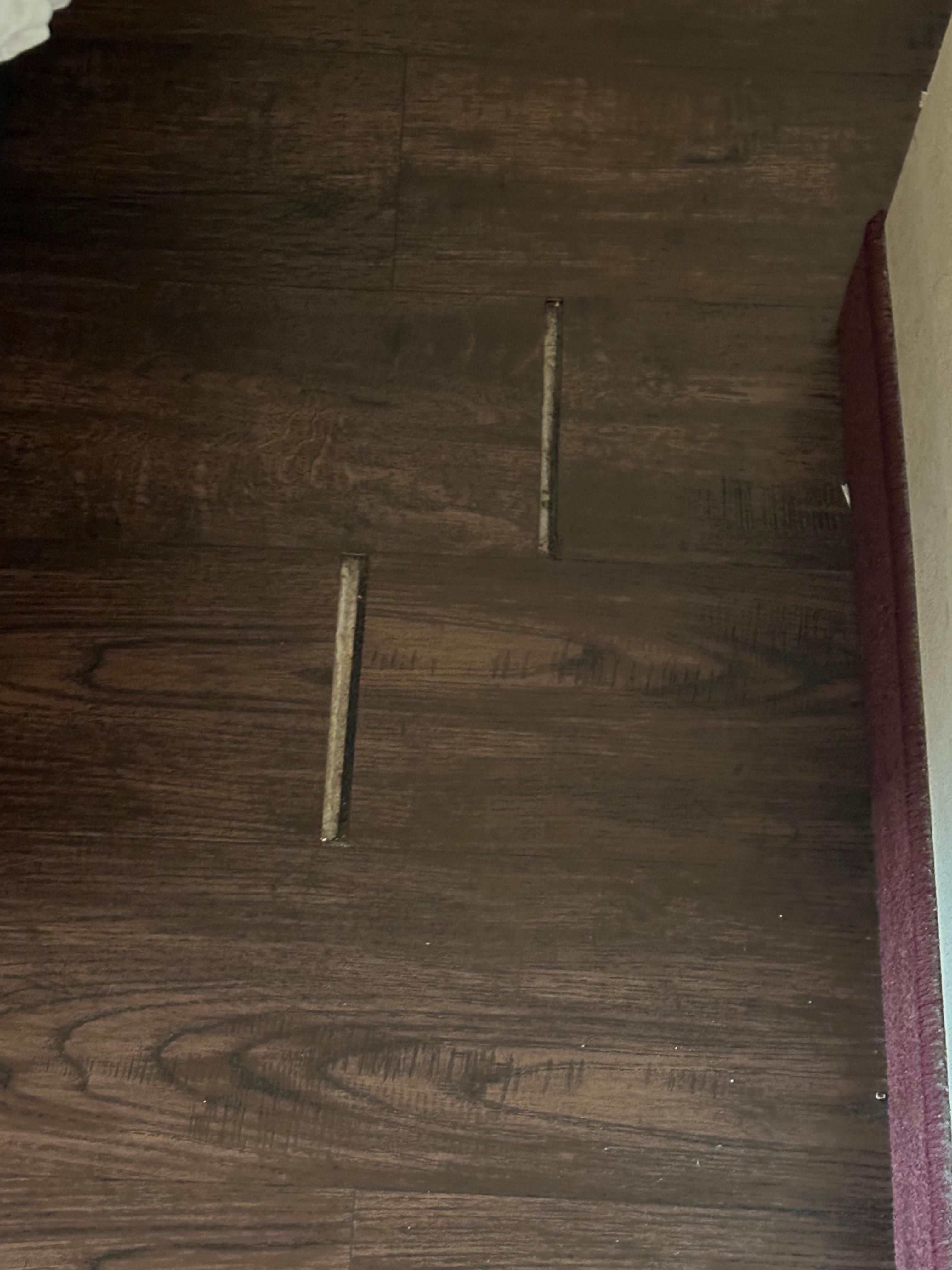 Meme les planchers flottant flottent dans la chambre!