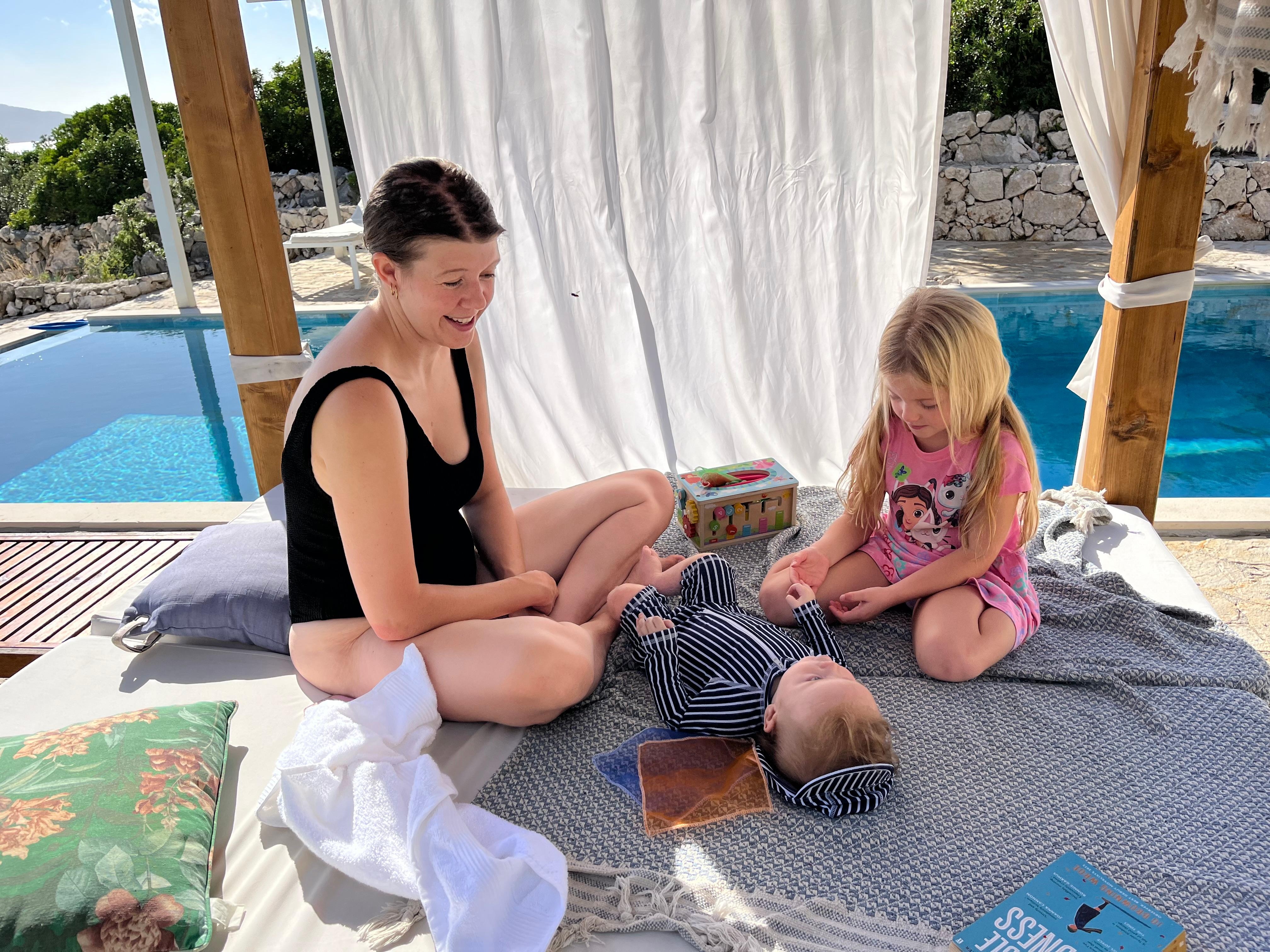 lots of sun beds and this 4 poster was perfect for a baby