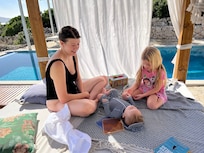 lots of sun beds and this 4 poster was perfect for a baby