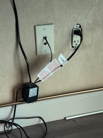 Guess this is why the phone wasn’t working, no outlet cover plate either.