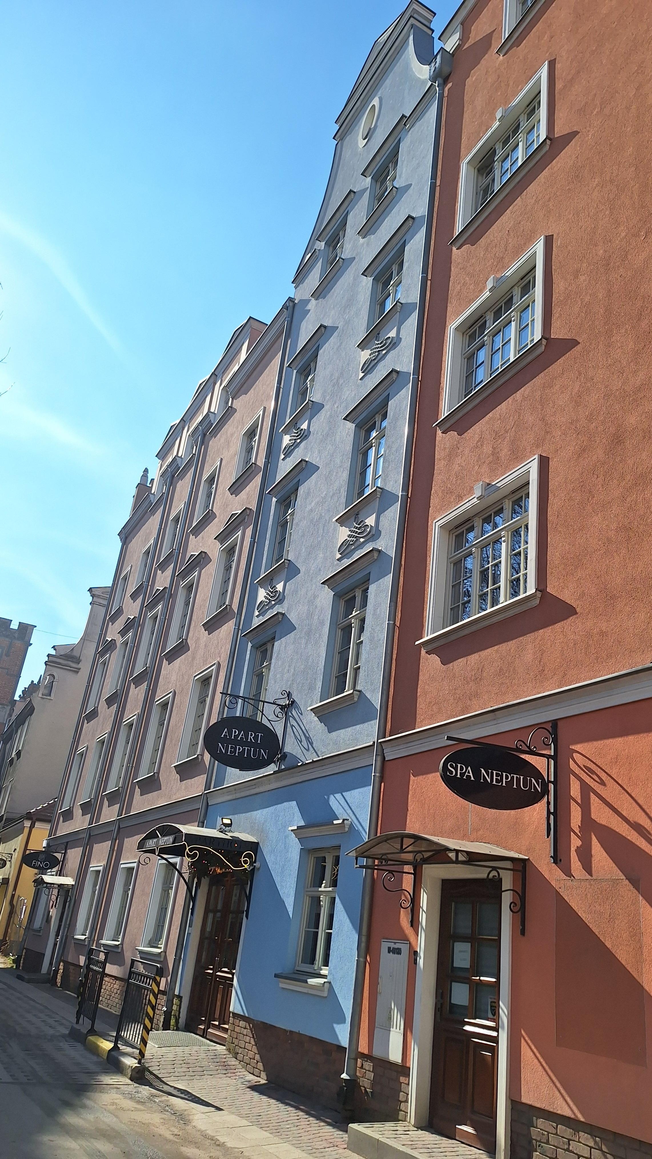 Sijainti loistava, ihan keskustassa mutta hiljaisella sivukadulla.