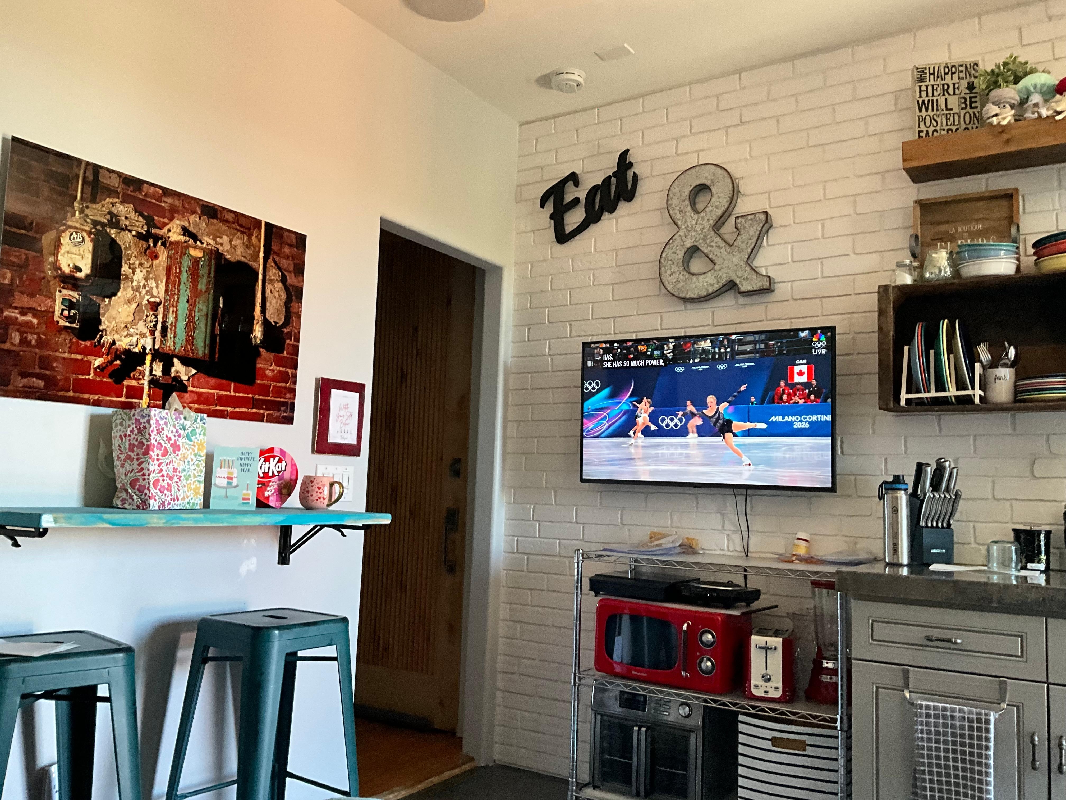 A portion of the kitchen neatly decorated.