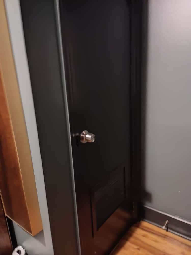 La unidad de aire acondicionado para todo el Edificio dentro del la habitación!  Es increíble !!!