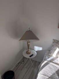 Lamp positioning upon arrival