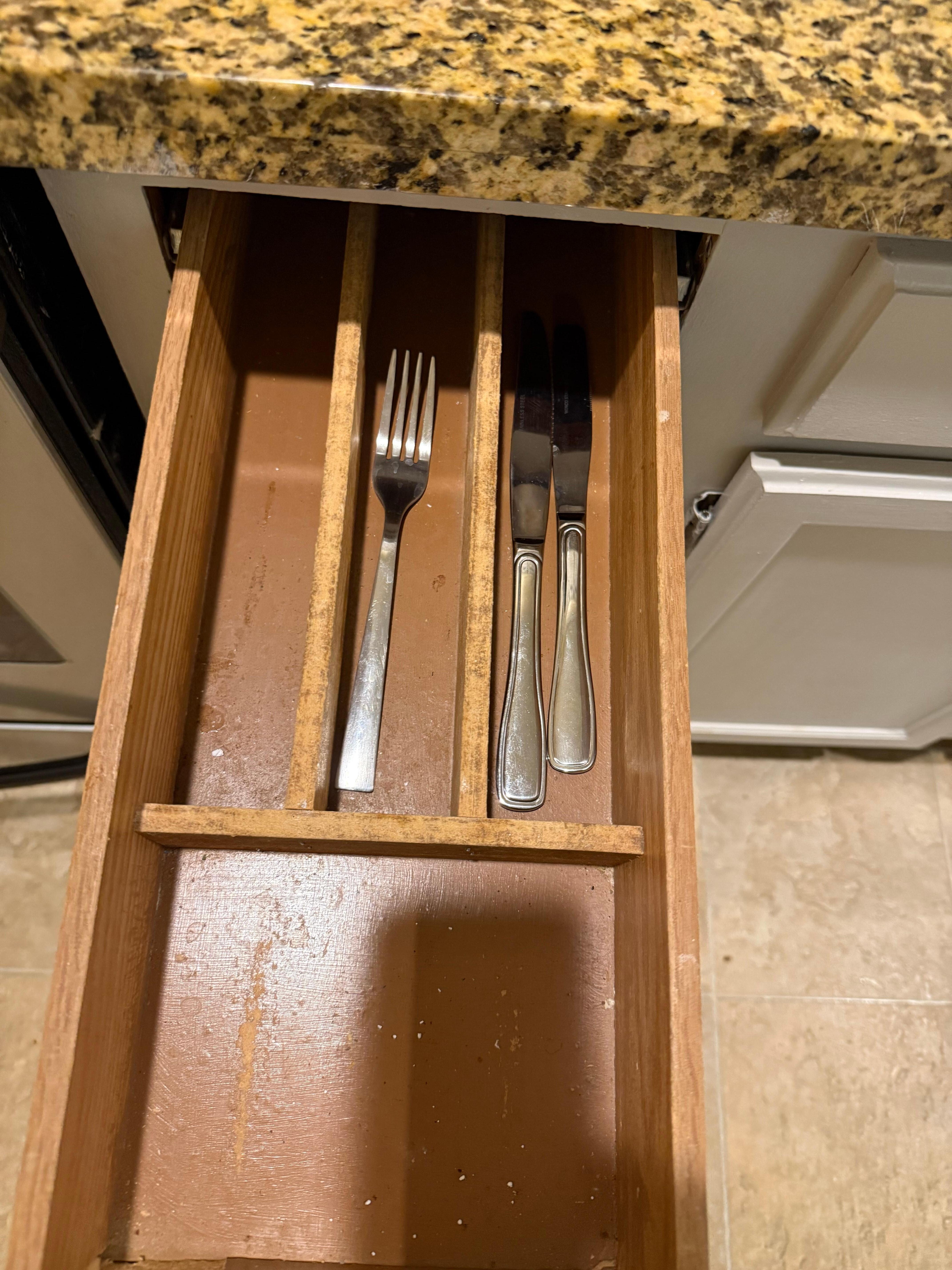 Lacking silverware and dirty drawer