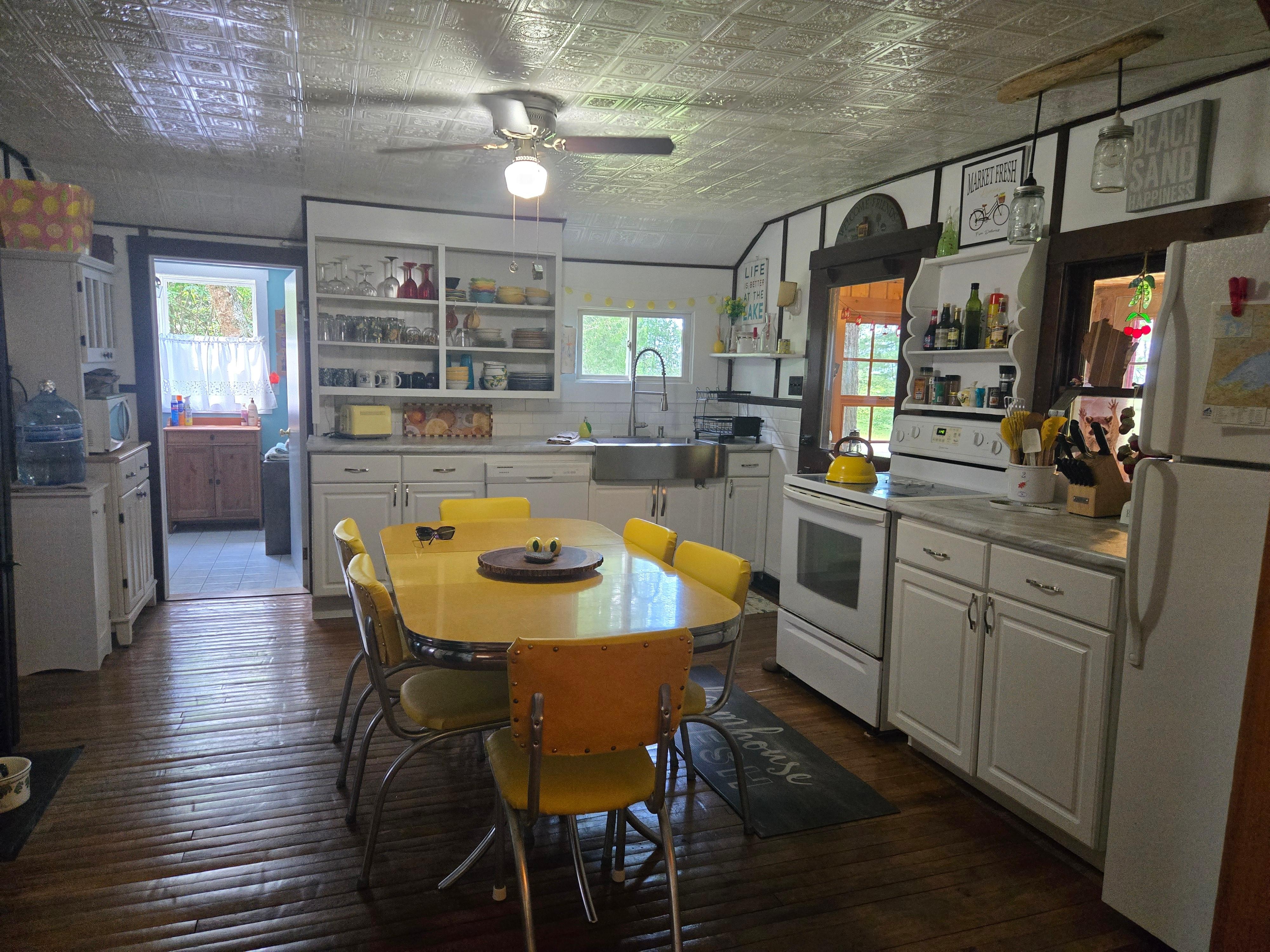Kitchen, fully stocked