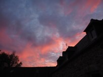 Sonnenuntergang beim Haus
