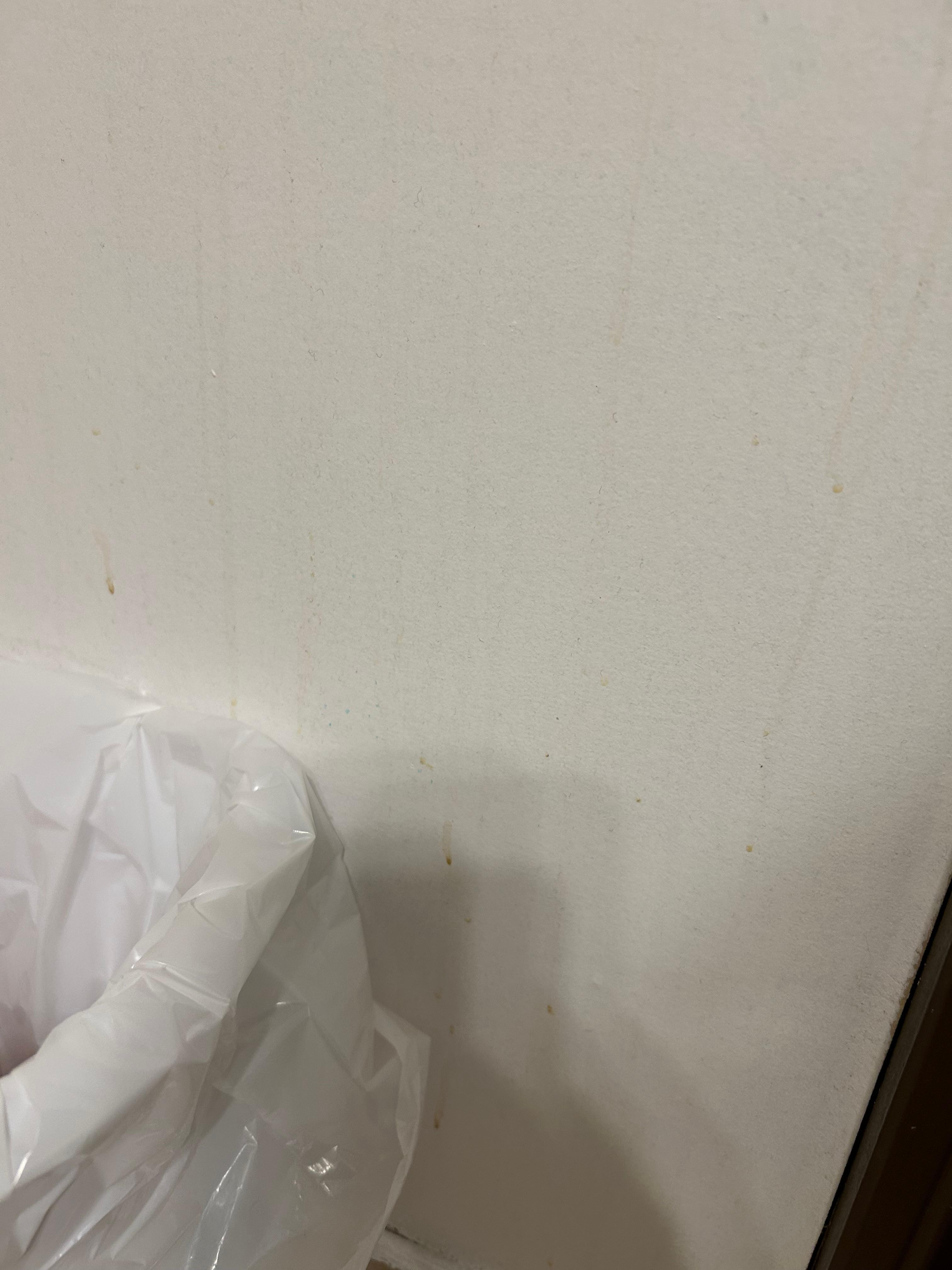The dirty wall in the bathroom 