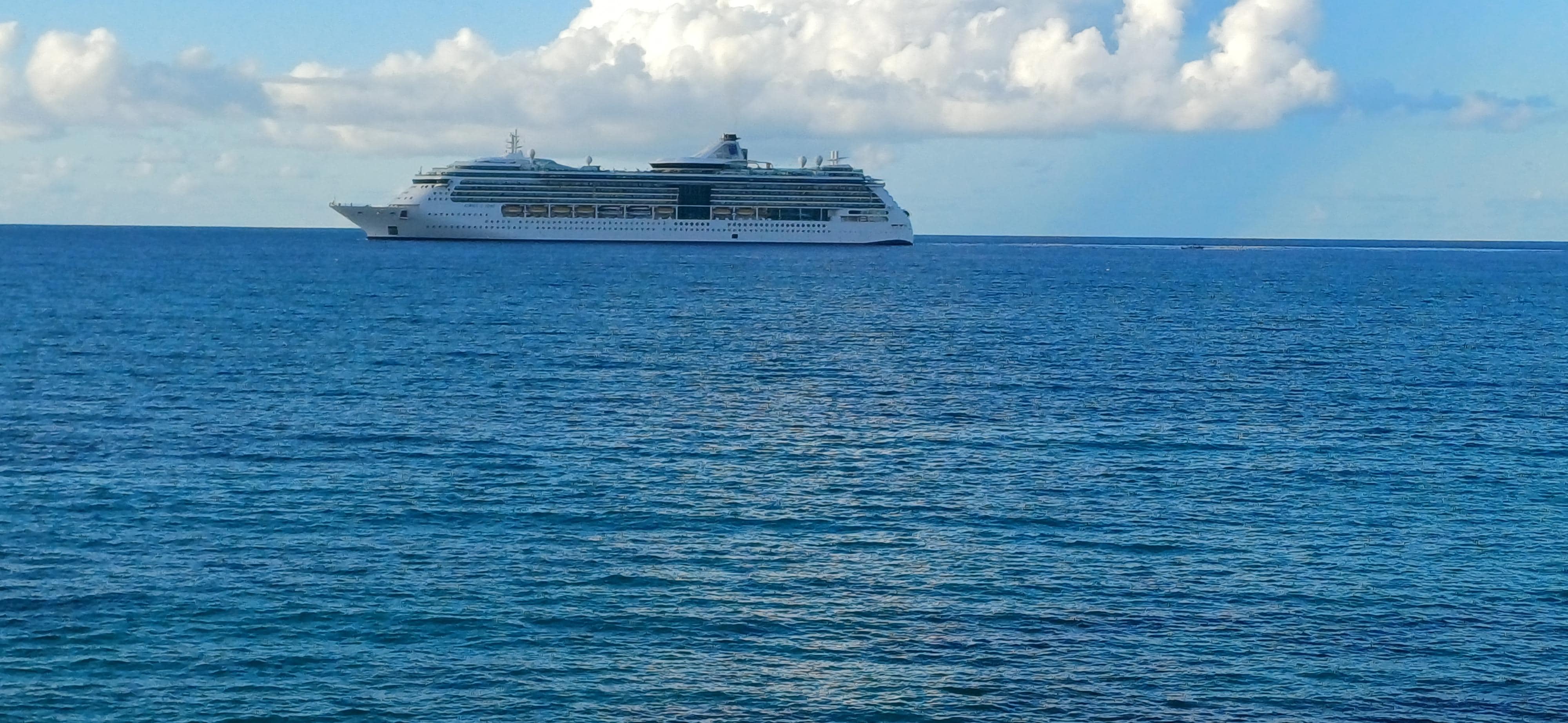 Cruise Ship onroute to dock at the Pier 