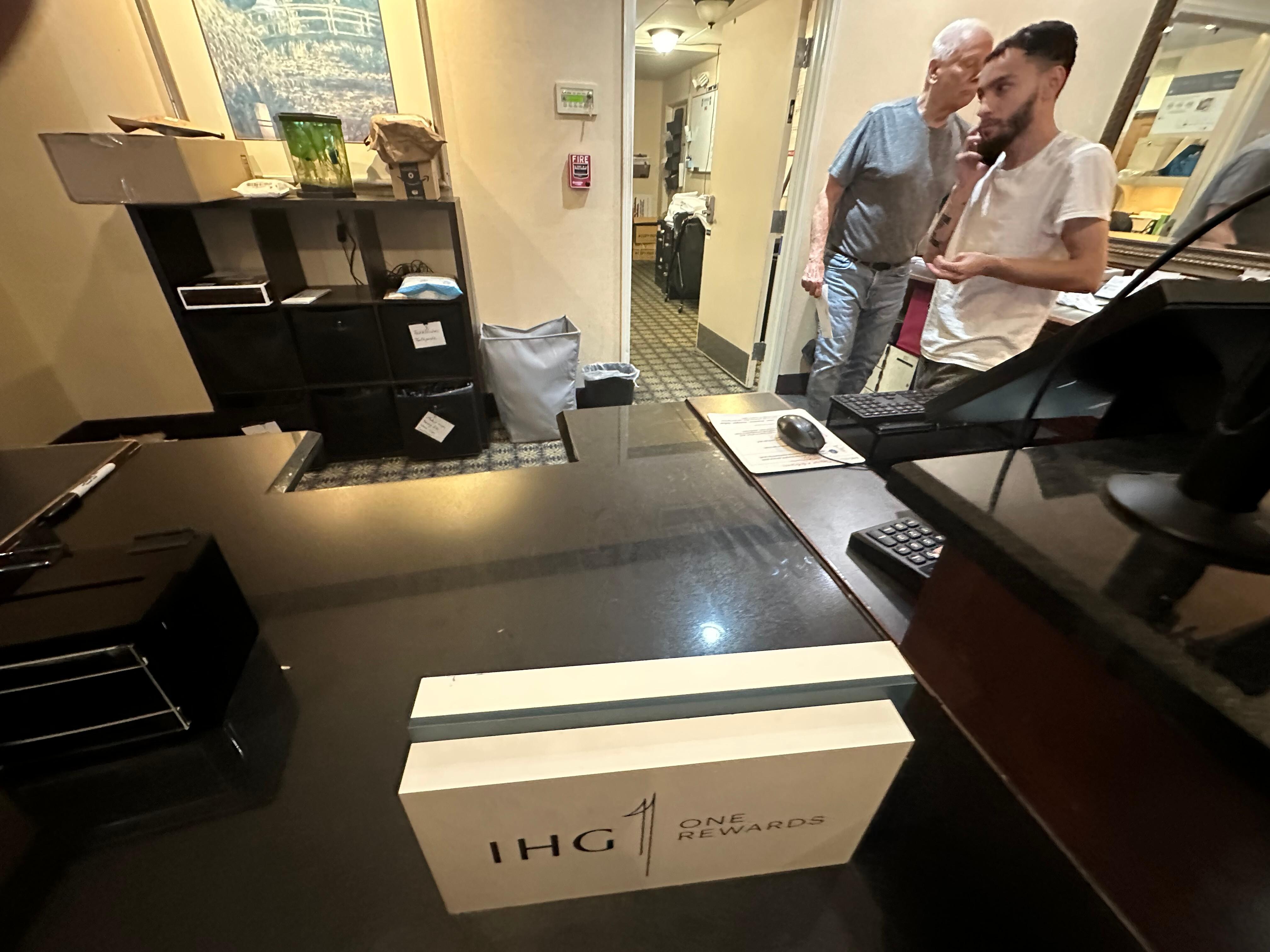 The front desk is messy 
The associate wears terrible clothes. No uniform or identification. At breakfast, the person from the hotel used two tables to organize some sugar and other supplies, and guests stood looking for a seat  