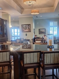 Dinning area. Very clean