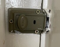 Dodgy Yale loose and no locking pin