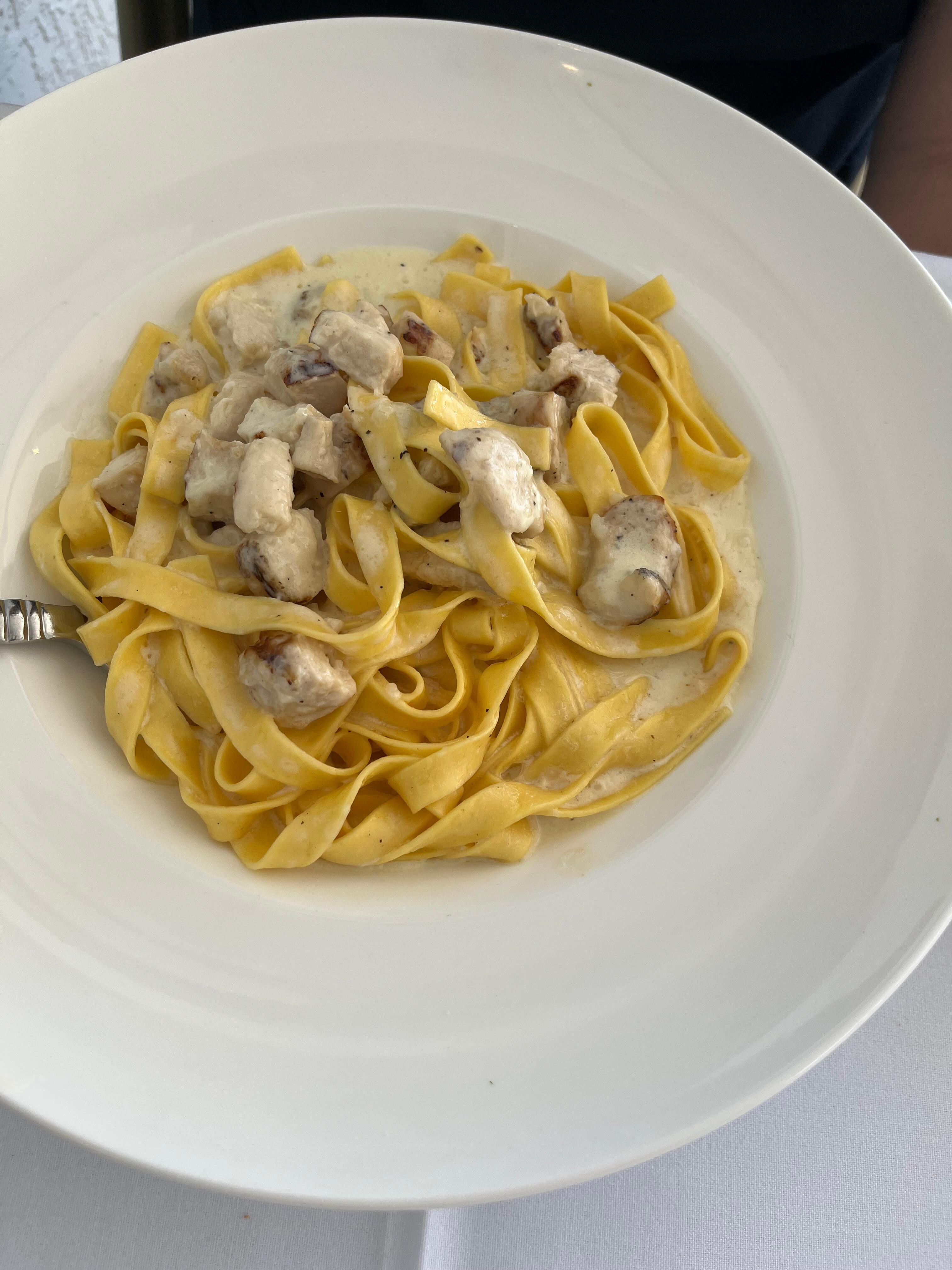 Fettuccine Chicken Alfredo 