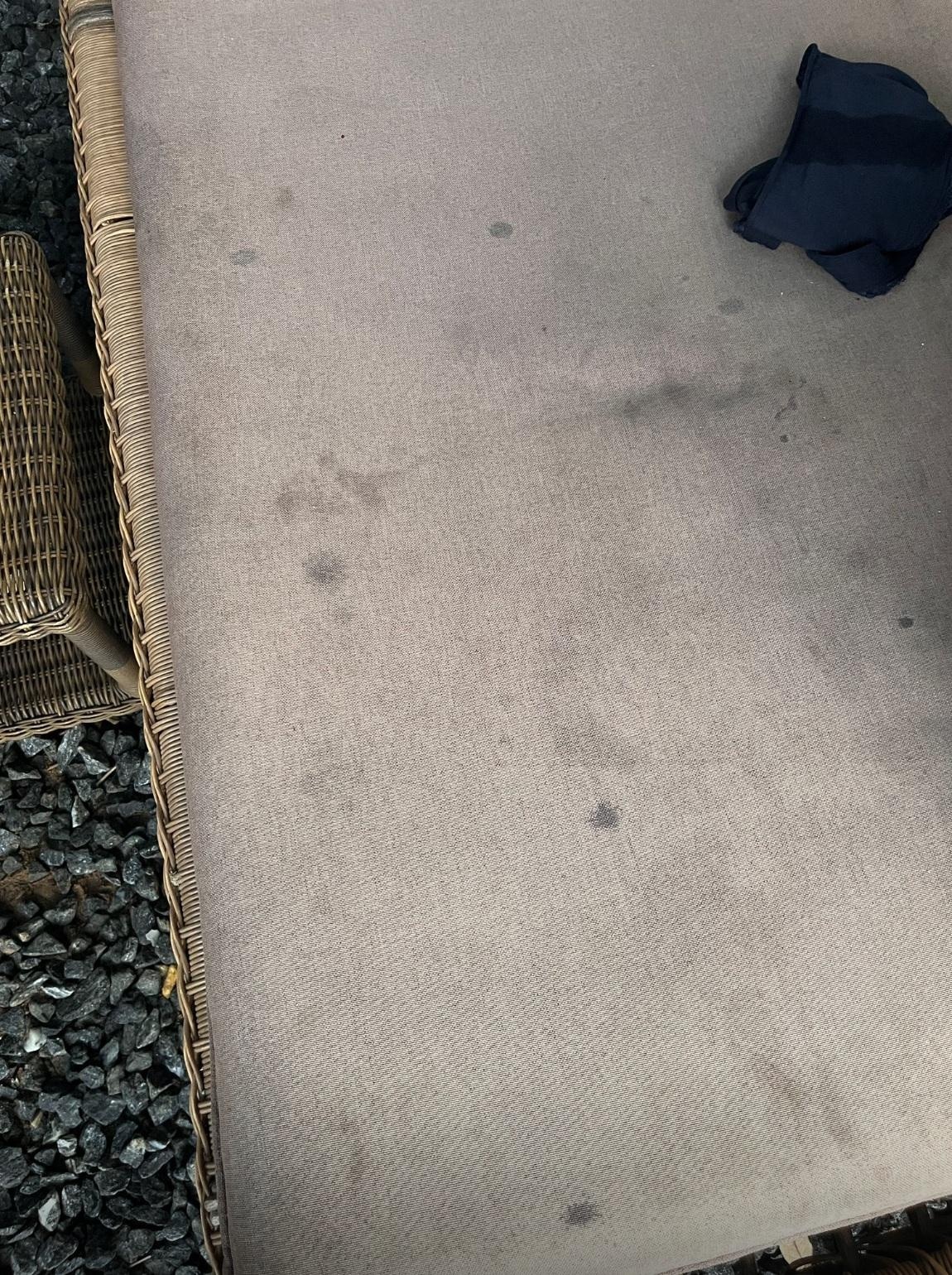 Liegestuhl verdreckt / Keine Badetücher verfügbar