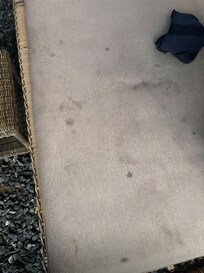 Liegestuhl verdreckt / Keine BadetĂŒcher verfĂŒgbar