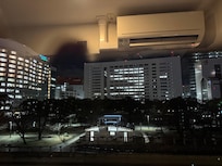 窓から見える夜景