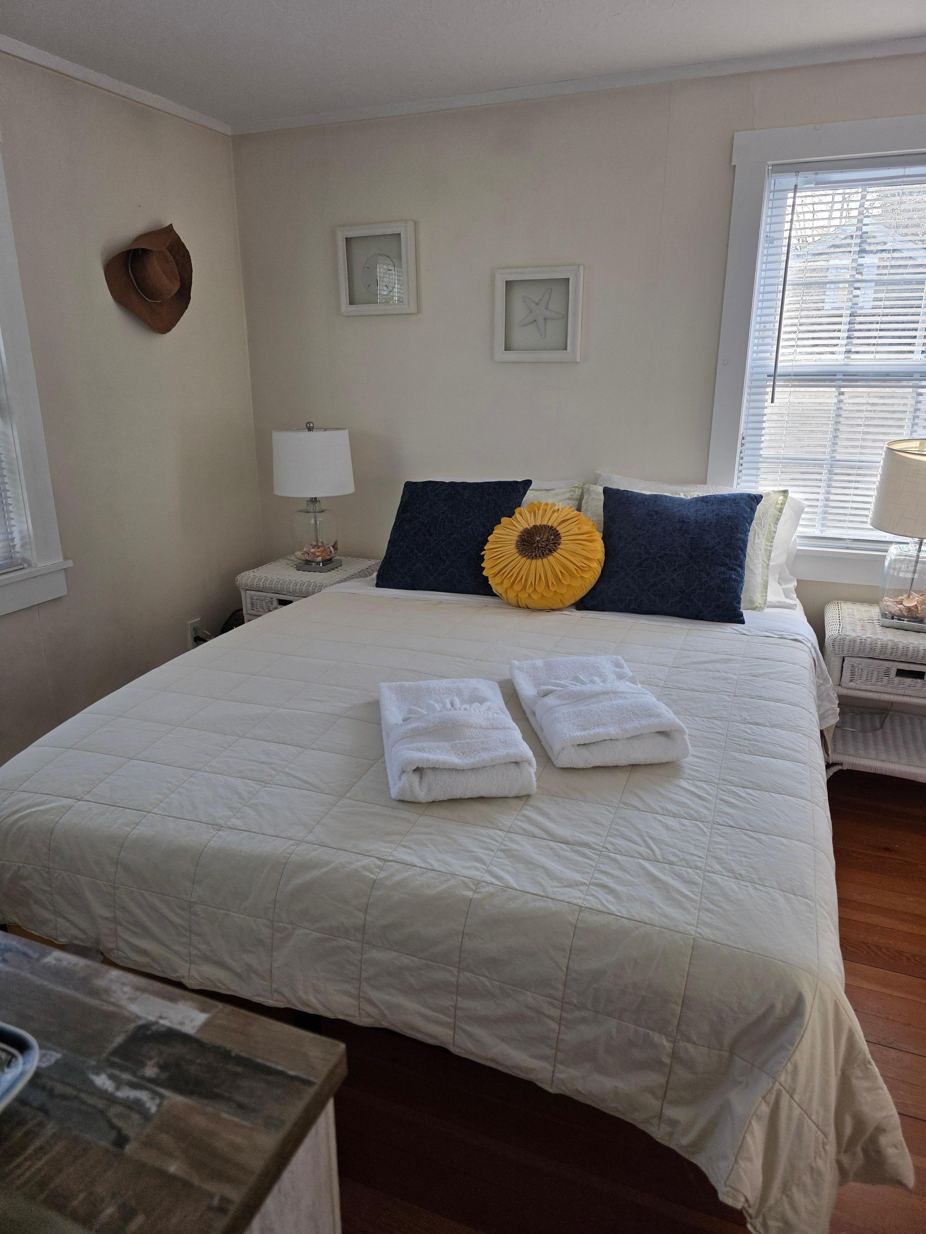 Queen size bed in the main bedroom. Comfortable and plenty of space. Two other bedrooms with 2 twin beds in each if you need the space.