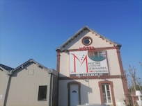 Un hôtel agréable , proposant un excellent petit _déjeuner , une jolie piscine , des propositions de grignotage , belle endroit pour séjourner à Honfleur