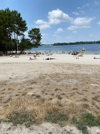 Stranden mittemot hotellet