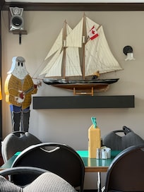 Riverside restaurant and lounge