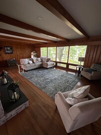Living Room / TV Area