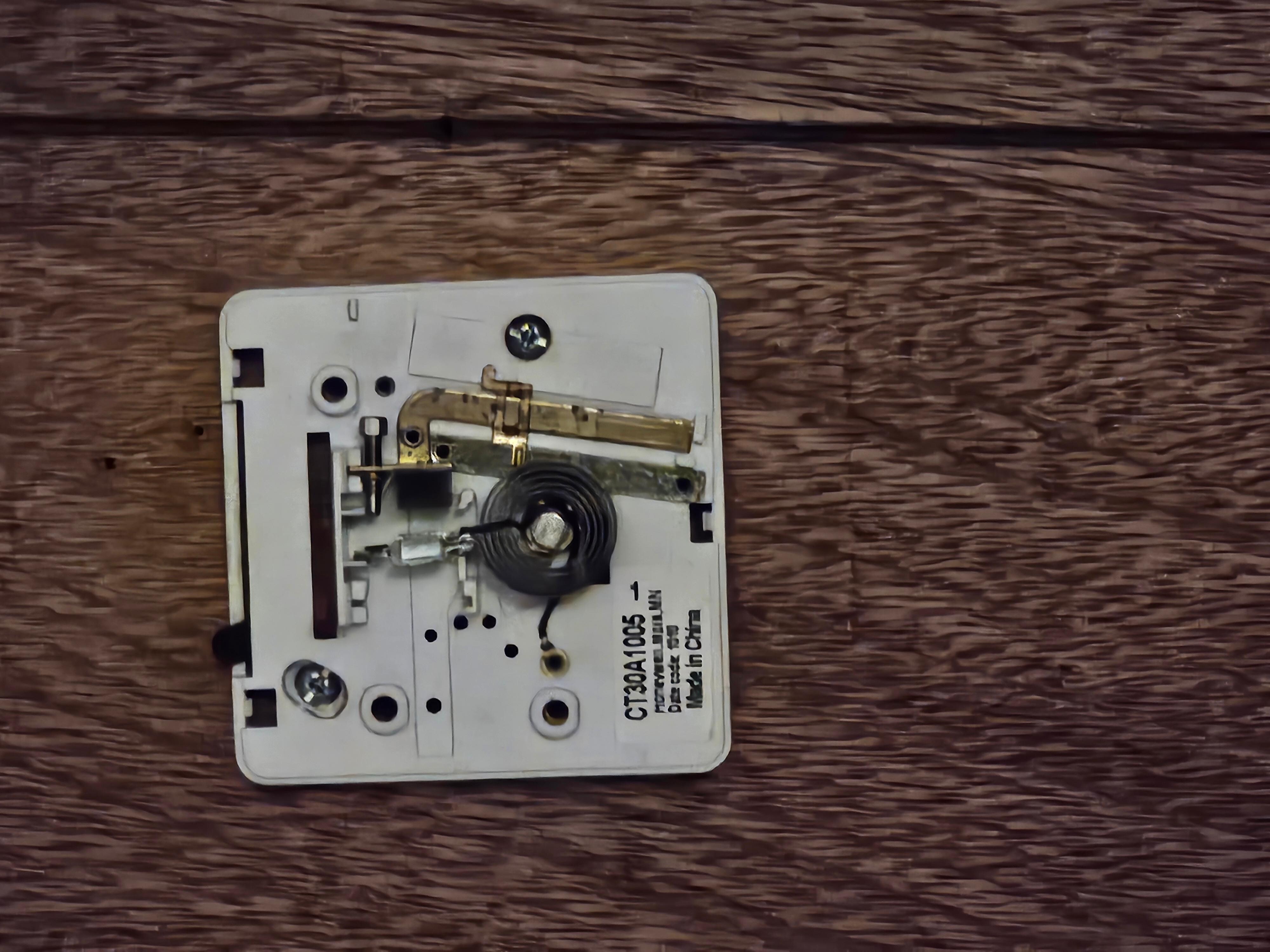 No cover on heat thermostat.