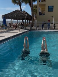 Nice clean pool and hot tub!