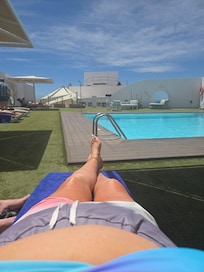 Sheltered amd well.maintained rooftop pool