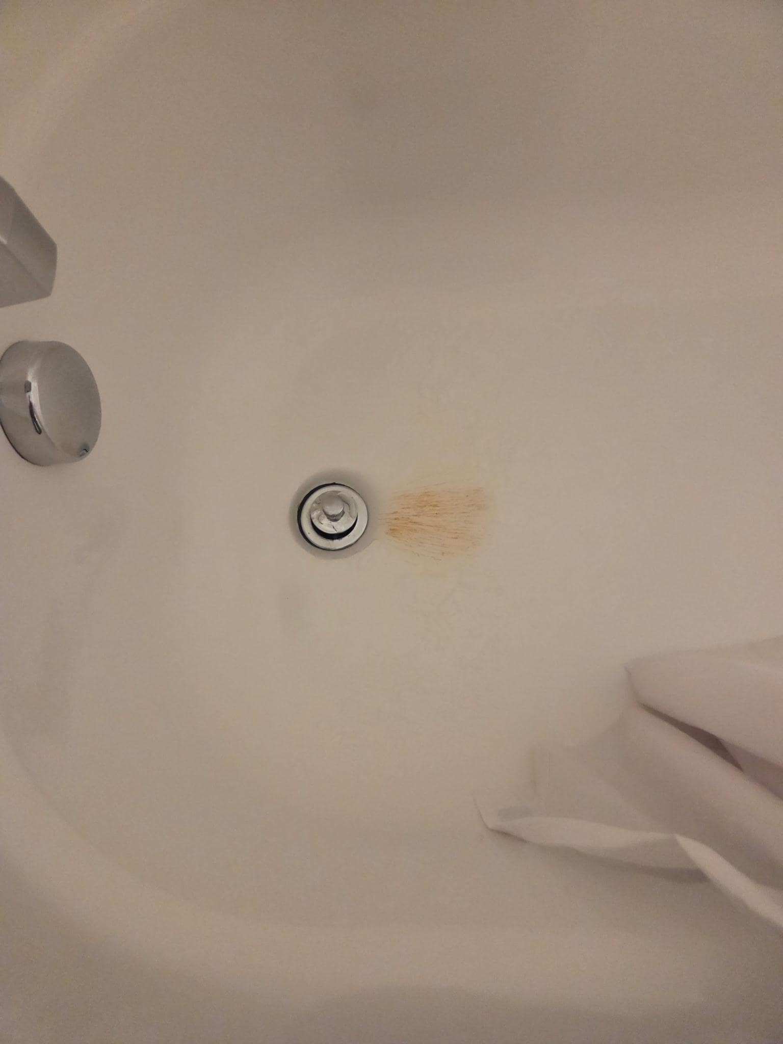 Stain/spot in bathtub 