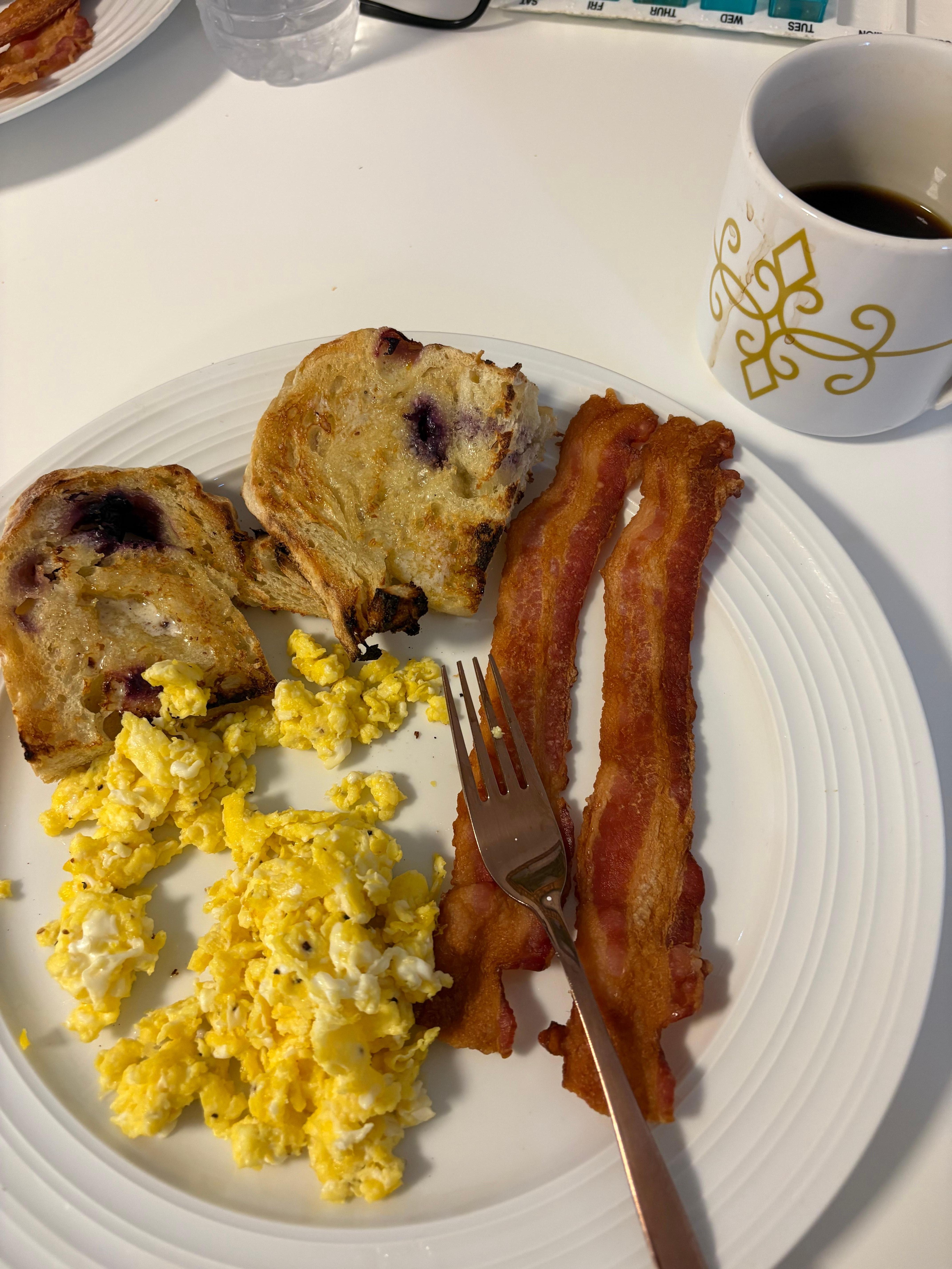 Ample cooking and serving utensils provided