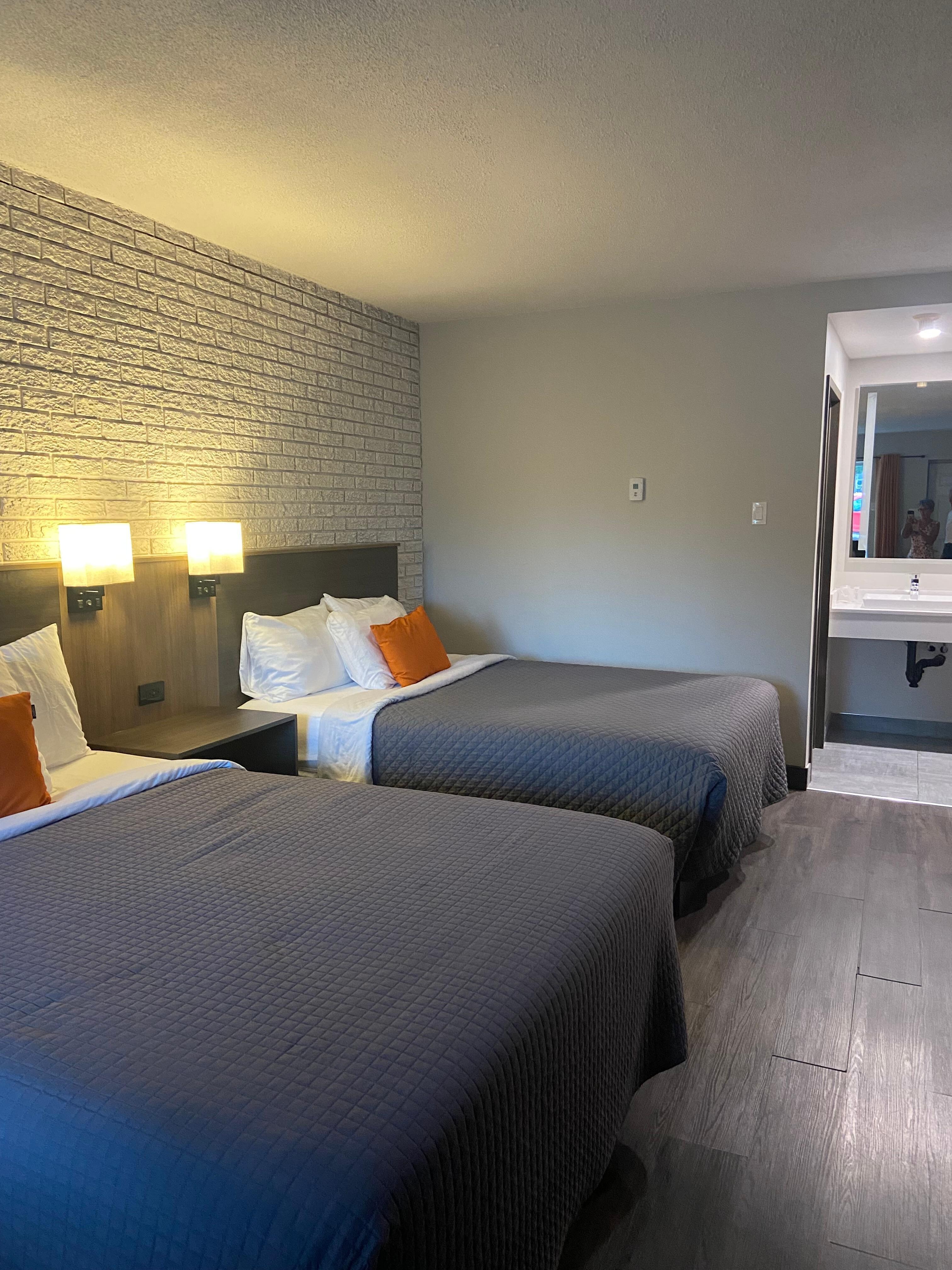 Deux lits format double confortables