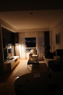 お部屋のリビングルームは広々として快適です長い滞在の時にはとても良いです