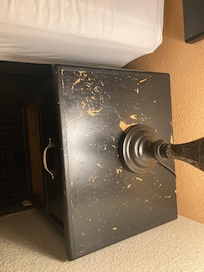 Night stand peeling