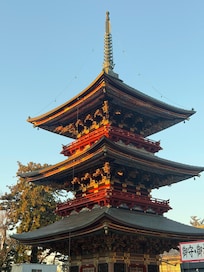 5 min walk to the temple and its beautiful gardens