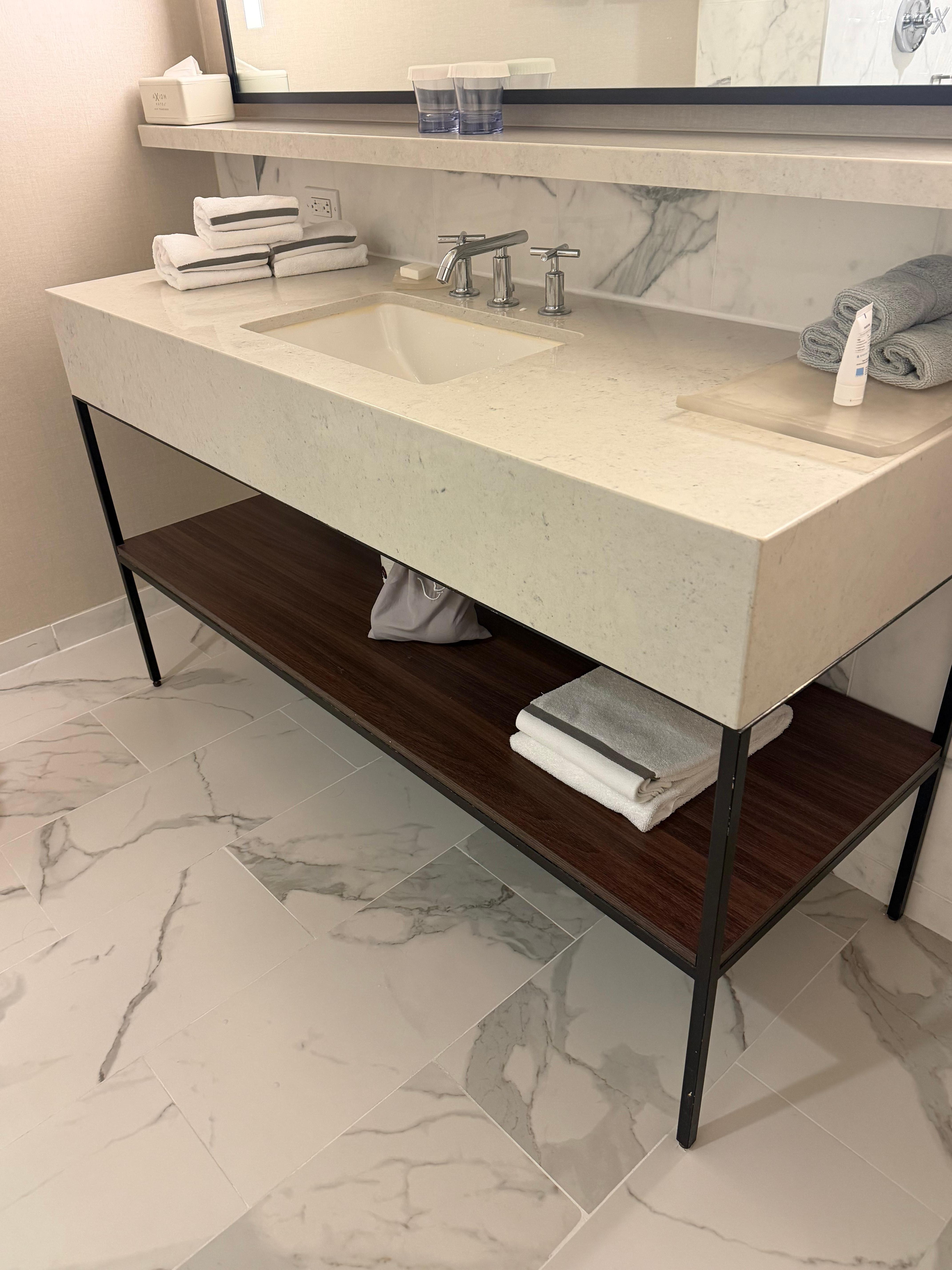 Nice roomy bathroom