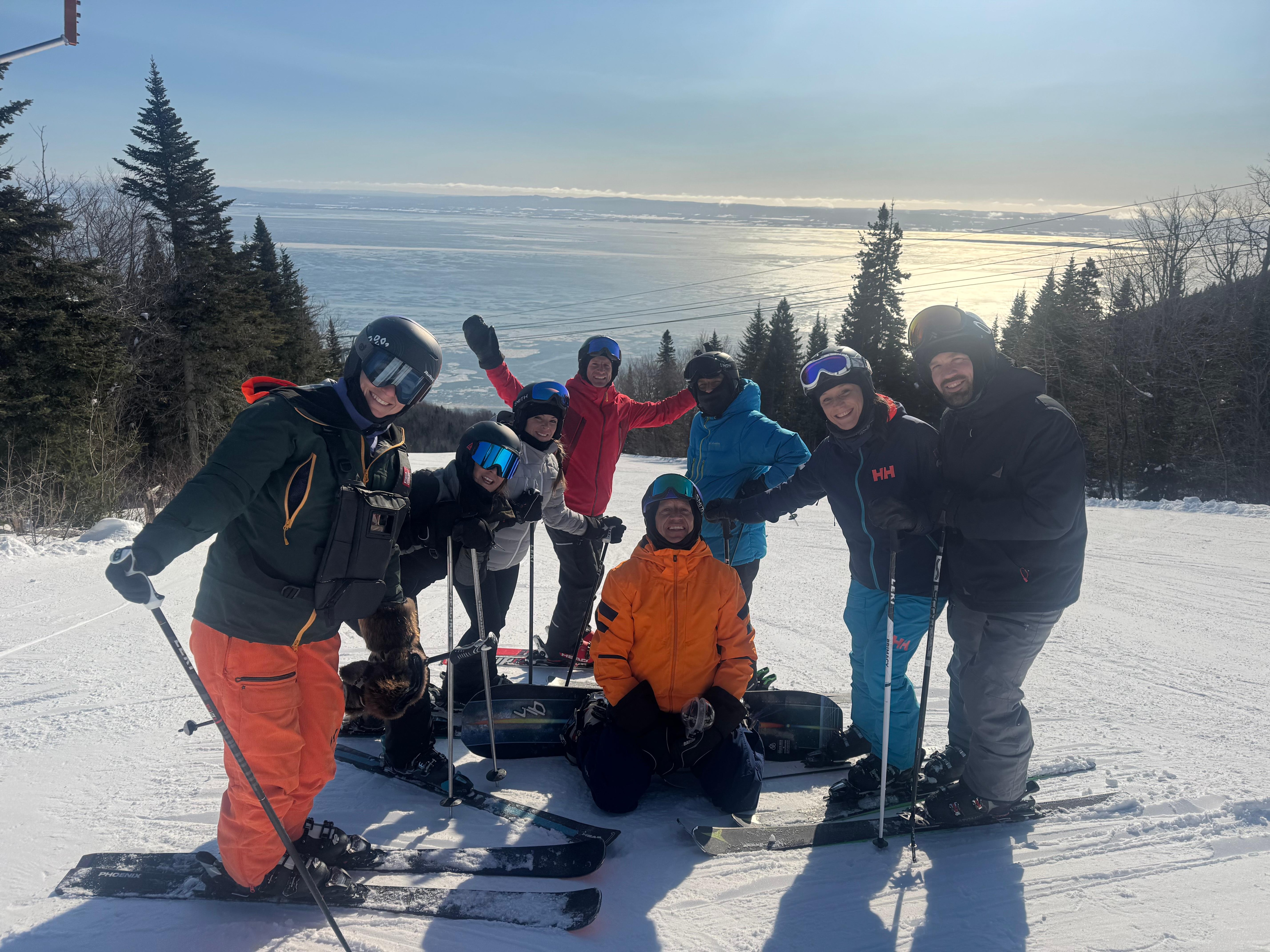 Nous 8 dans la montagne massif qui est à 12 minutes sur un superbe chemin. 
