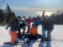 Nous 8 dans la montagne massif qui est à 12 minutes sur un superbe chemin.