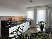 Offener Küchenbereich, gegenüber Balkon